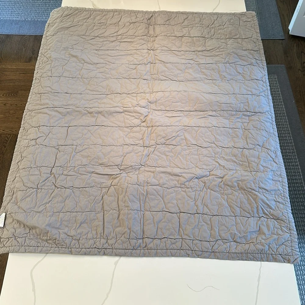 Crate & Barrel Kids elephant excursion organic cotton crib toddler quilt 🤍🐘🩶